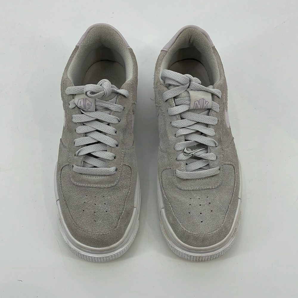NIKE AIR DN5058-001 V-3. WOMENS SIZE 8, VERY GOOD CONDITION, PREOWNED